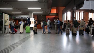 Madrid prepara un plan para controlar la salida y llegada de los estudiantes universitarios en Navidad