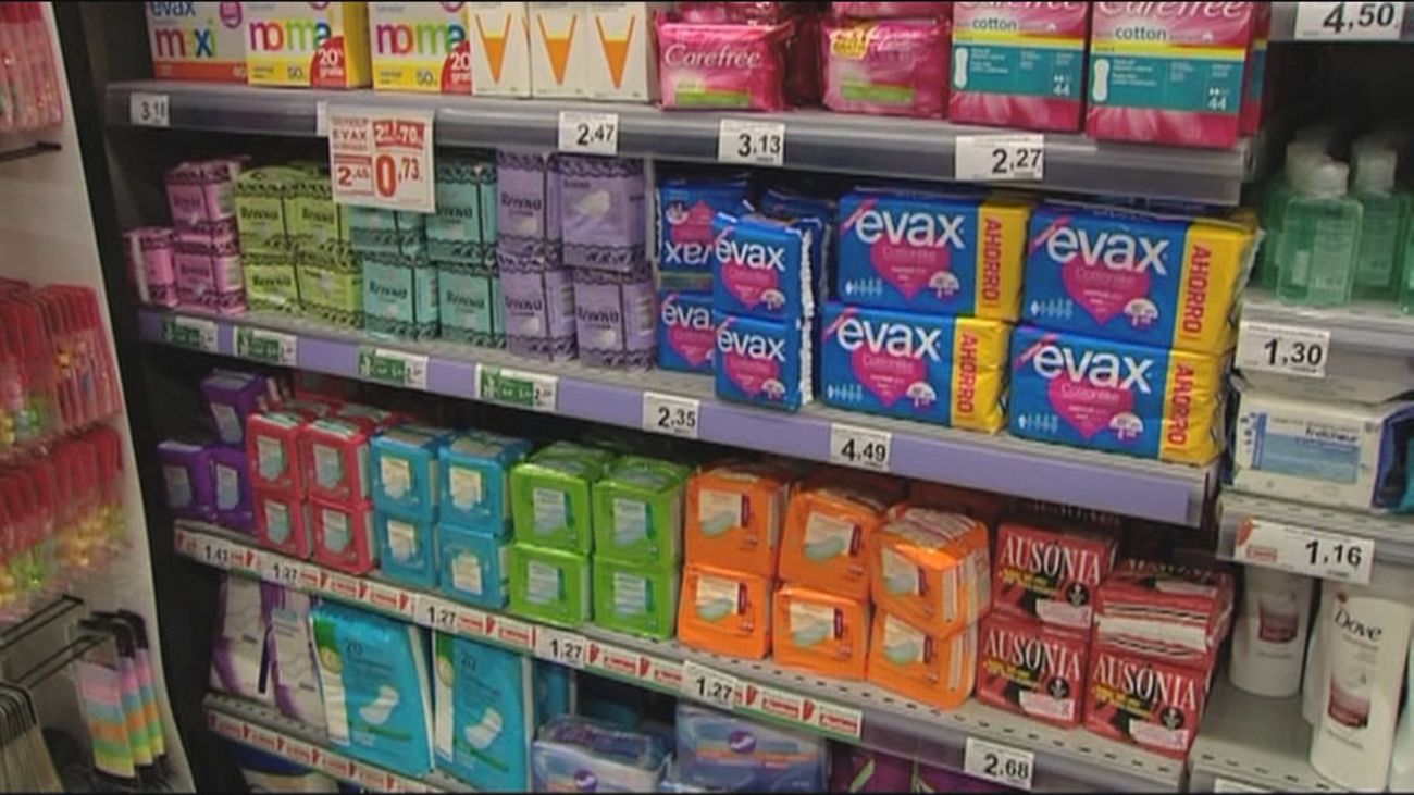 Escocia, primer país del mundo en dar gratis los productos de higiene femenina. En España bajará al 4% el IVA