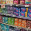 Escocia, primer país del mundo en dar gratis los productos de higiene femenina. En España bajará al 4% el IVA