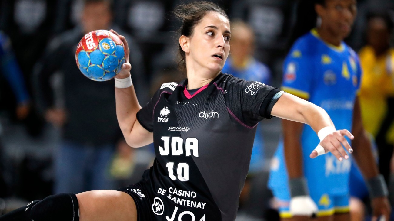 Carmen Campos: “Poder jugar con ‘las guerreras’ es un orgullo”