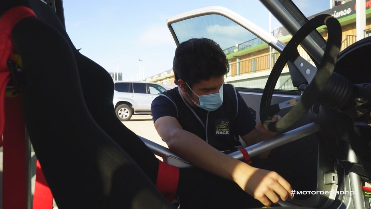 El colectivo de oficiales, tan importantes como los pilotos en las carreras