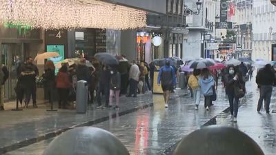 Los madrileños llenan los comercios en el Black Friday más austero