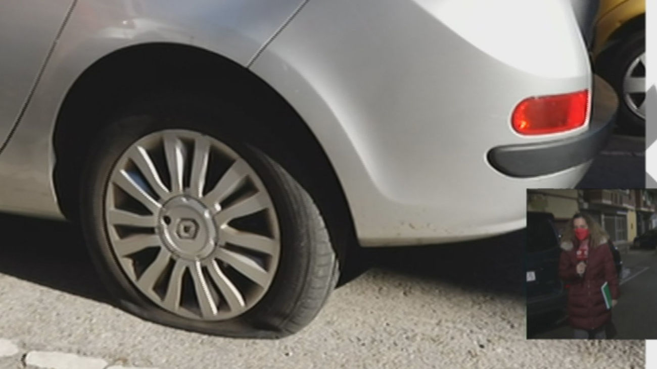 Detenida una mujer con unas tijeras de costura acusada de pinchar las ruedas de 63 coches en Leganés