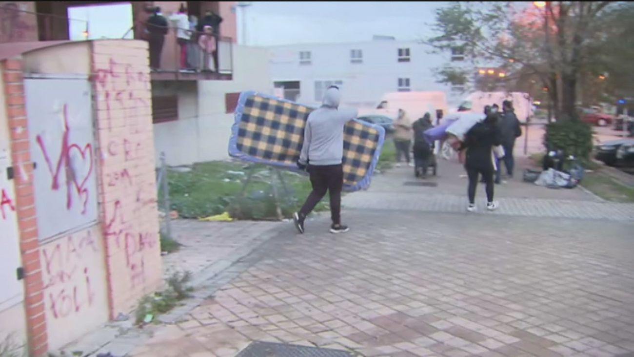 Desalojo múltiple en Alcorcón de 15 familias 'okupas'