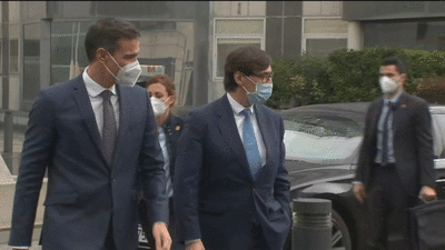 Pedro Sánchez, abucheado durante su visita al hospital La Paz de Madrid