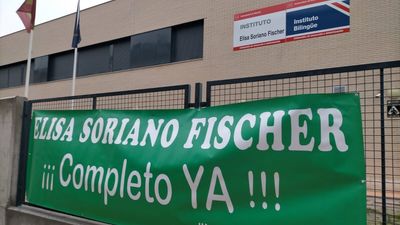 Los padres del instituto Elisa Soriano en Getafe se concentran para que se termine su construcción