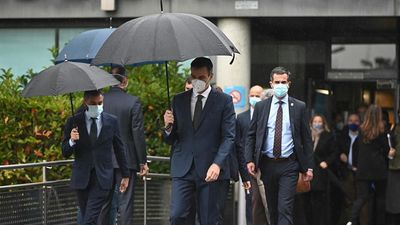 La visita de Sánchez al Hospital de La Paz termina con polémica por cómo se organizó el acto