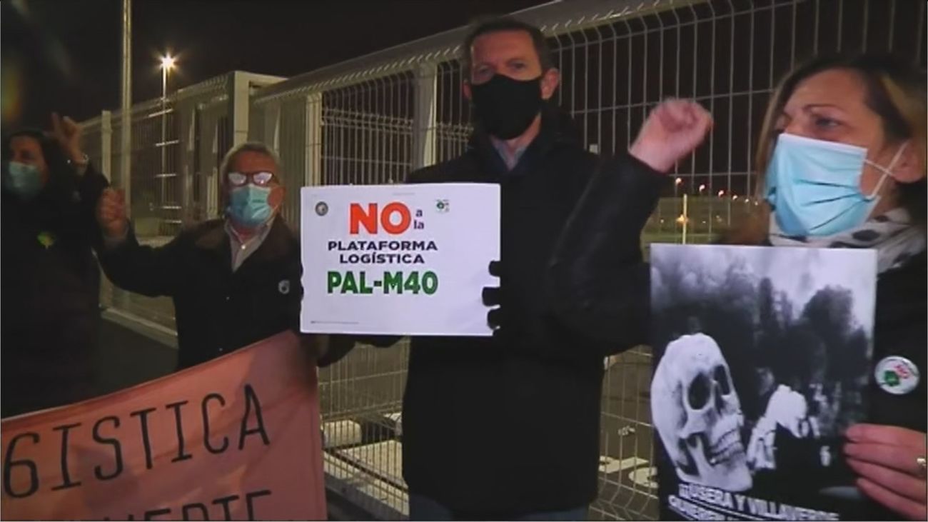 Los vecinos de Usera-Villaverde se concentran contra la apertura del Centro Logístico Palm-40