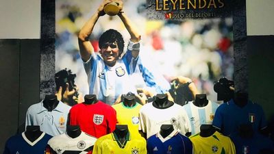 La exposición 'Leyendas del Deporte' que reúne 500 reliquias del deporte español e internacional llega a Madrid