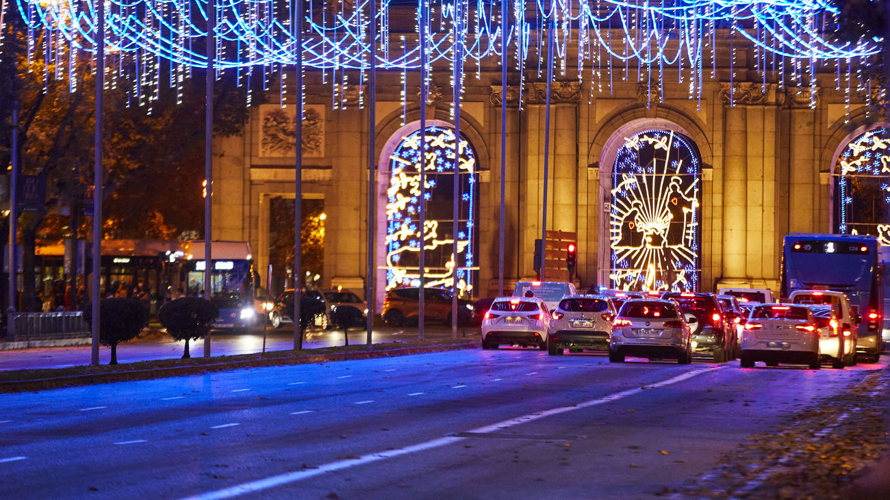 La Puerta de Alcalá con la iluminación navideña