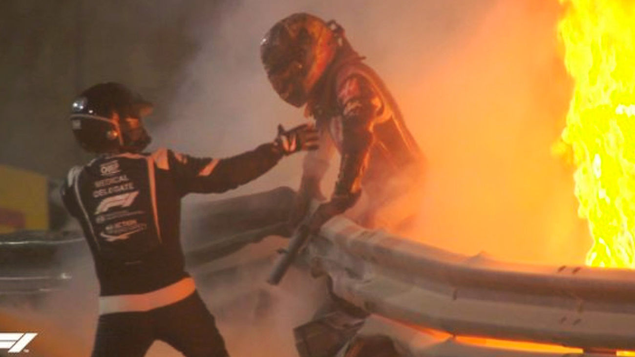 Grosjean sale ileso de un grave accidente