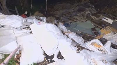 Vecinos de Collado Villalba denuncian el barrizal por el que tienen que llevar a sus hijos al colegio