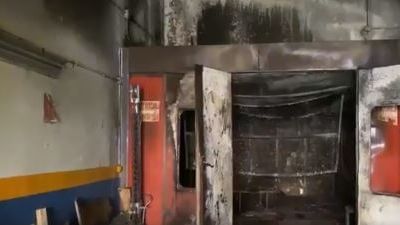 Extinguido un incendio sin heridos en un taller mecánico de Torrejón de Ardoz