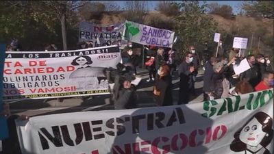Protesta de sanitarios a las puertas del hospital Isabel Zendal