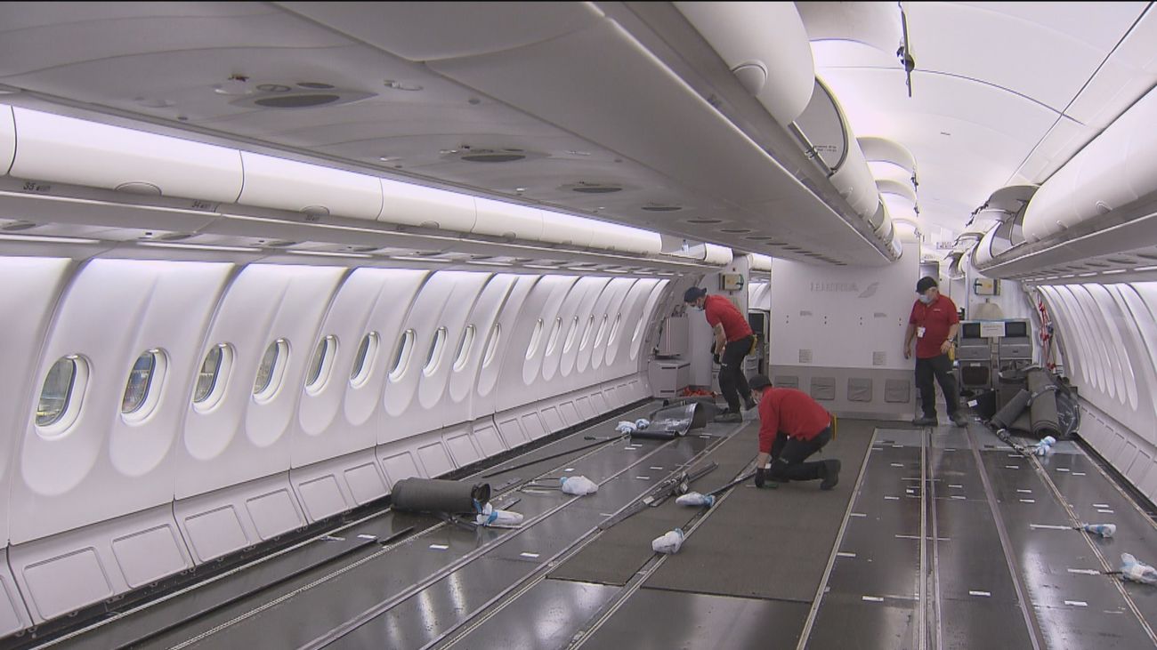 Iberia transforma sus aviones en transporte de mercancías ante la caída del tráfico aéreo