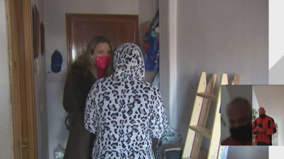 Un padre y su hija, presionados para que salgan del piso que okupan en Móstoles