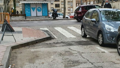 La ampliación de las aceras en Hortaleza resulta un peligro para los peatones y un embudo para los coches