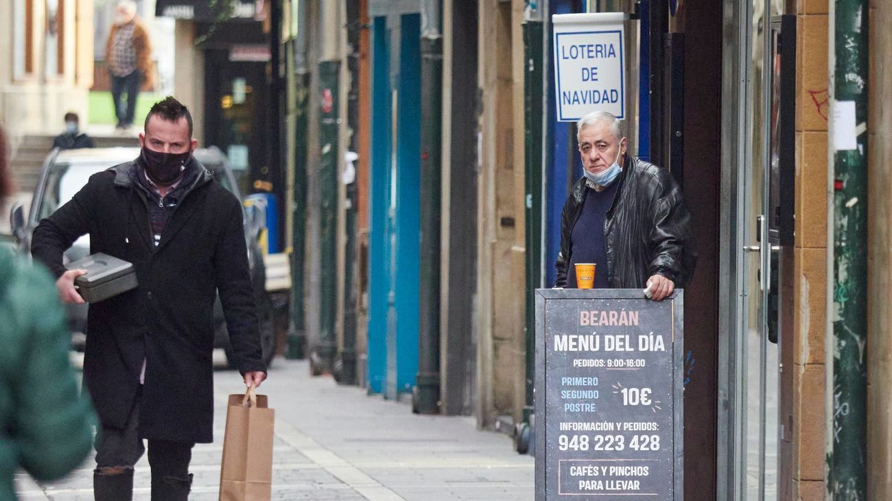 Los vecinos apuestan por comprar en las tiendas de barrio esta Navidad