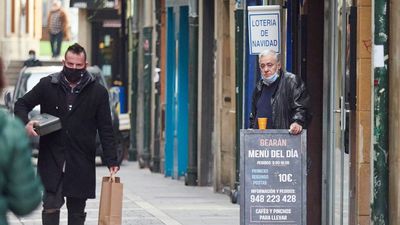 Los vecinos apuestan por comprar en las tiendas de barrio esta Navidad
