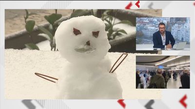 Comerciantes y hosteleros de Miraflores de la Sierra  cuelgan el cartel de completo este Puente con las primeras nevadas