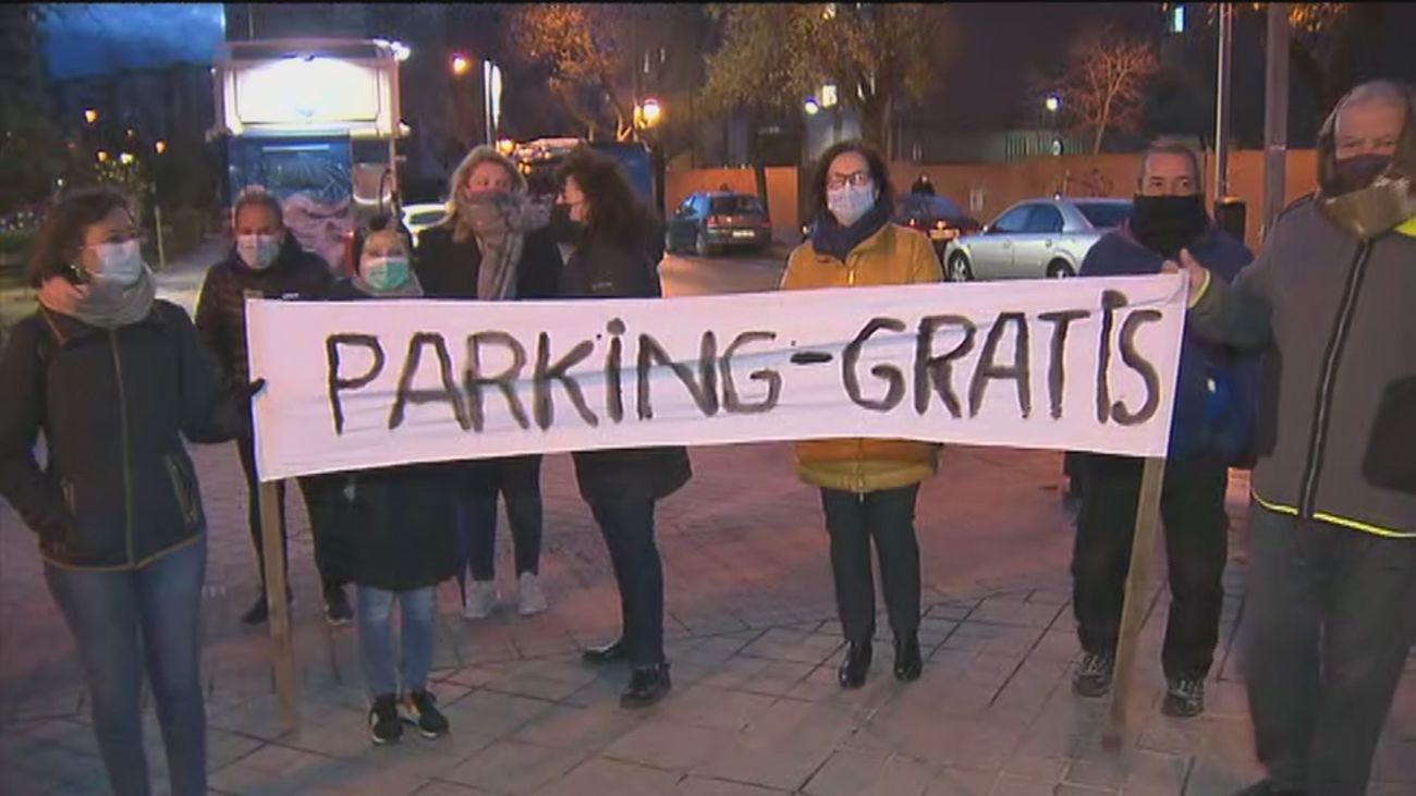 Protesta de los vecinos de Parque Europa porque el parking disuasorio del Ayuntamiento les deja sin plazas
