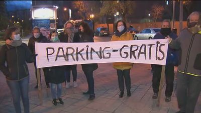 Protesta de los vecinos de Parque Europa porque el parking disuasorio del Ayuntamiento les deja sin plazas