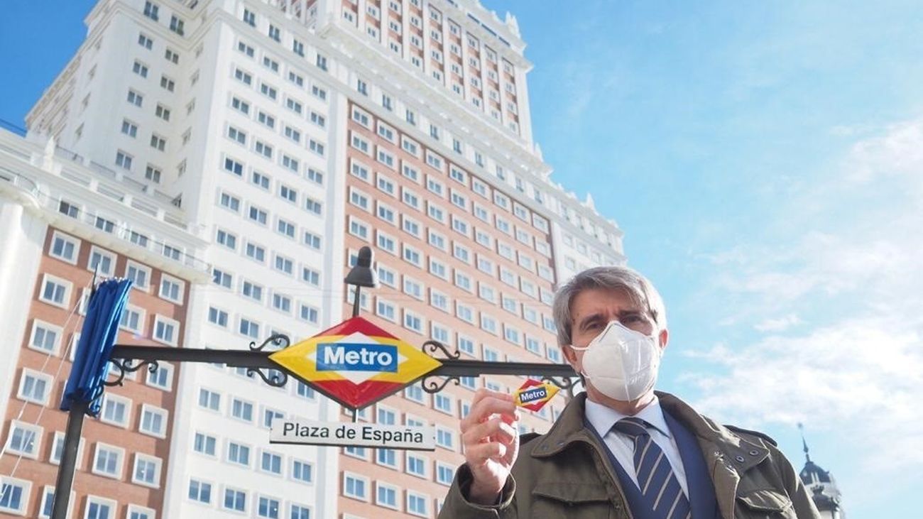 Ángel Garrido presenta los nuevos rombos del Metro Plaza de España