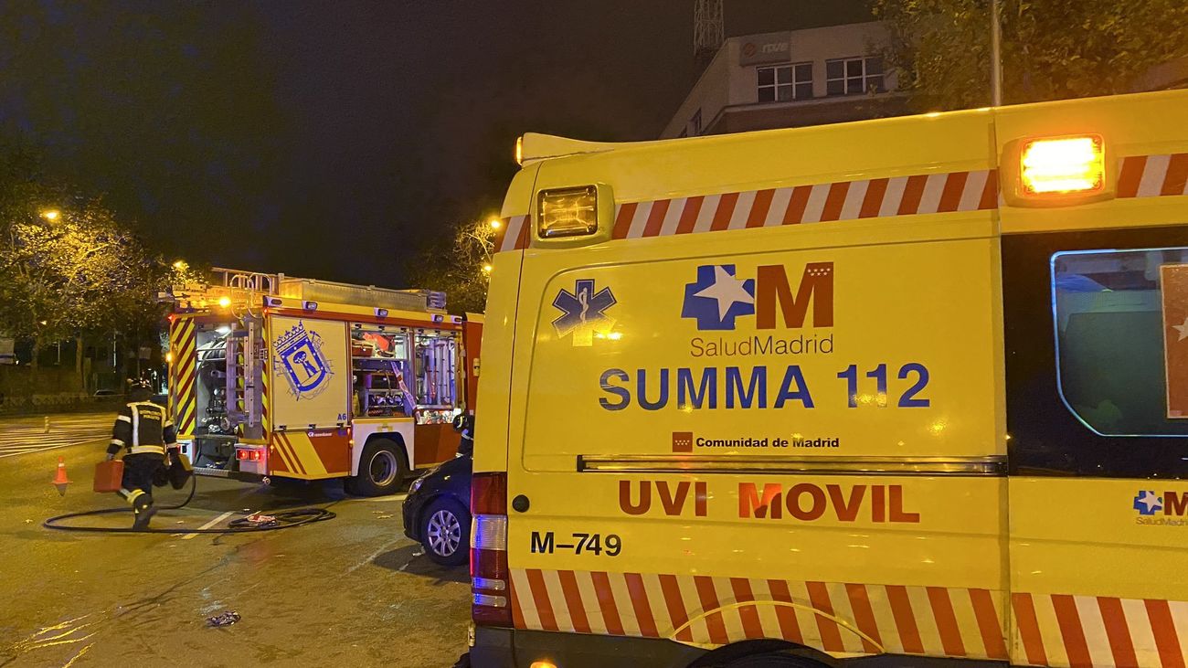 Una mujer es rescatada tras ser atravesada por una barra después de sufrir un  accidente de tráfico en Velázquez