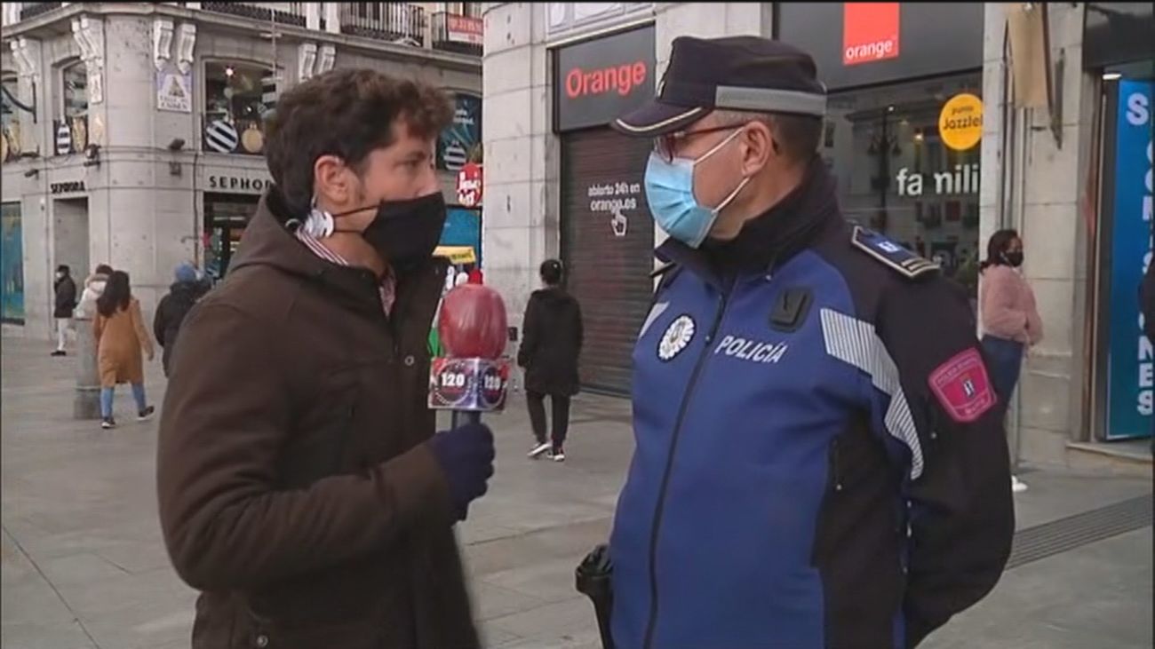 La Policía hace cortes puntuales para evitar aglomeraciones en Preciados y Sol