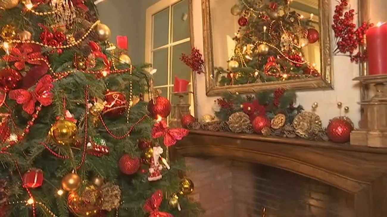Nos colamos en los hogares madrileños con una decoración de Navidad de revista