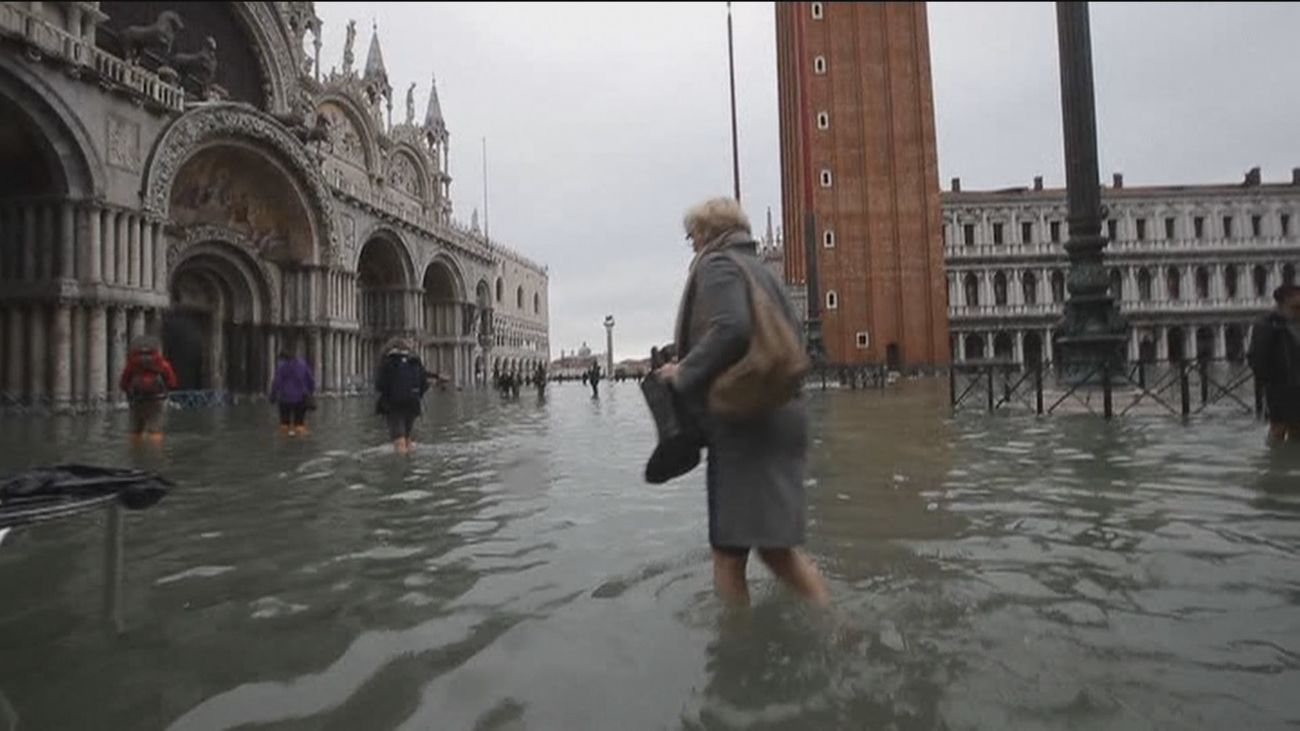 El temporal inunda Venecia al no activarse el sistema de diques