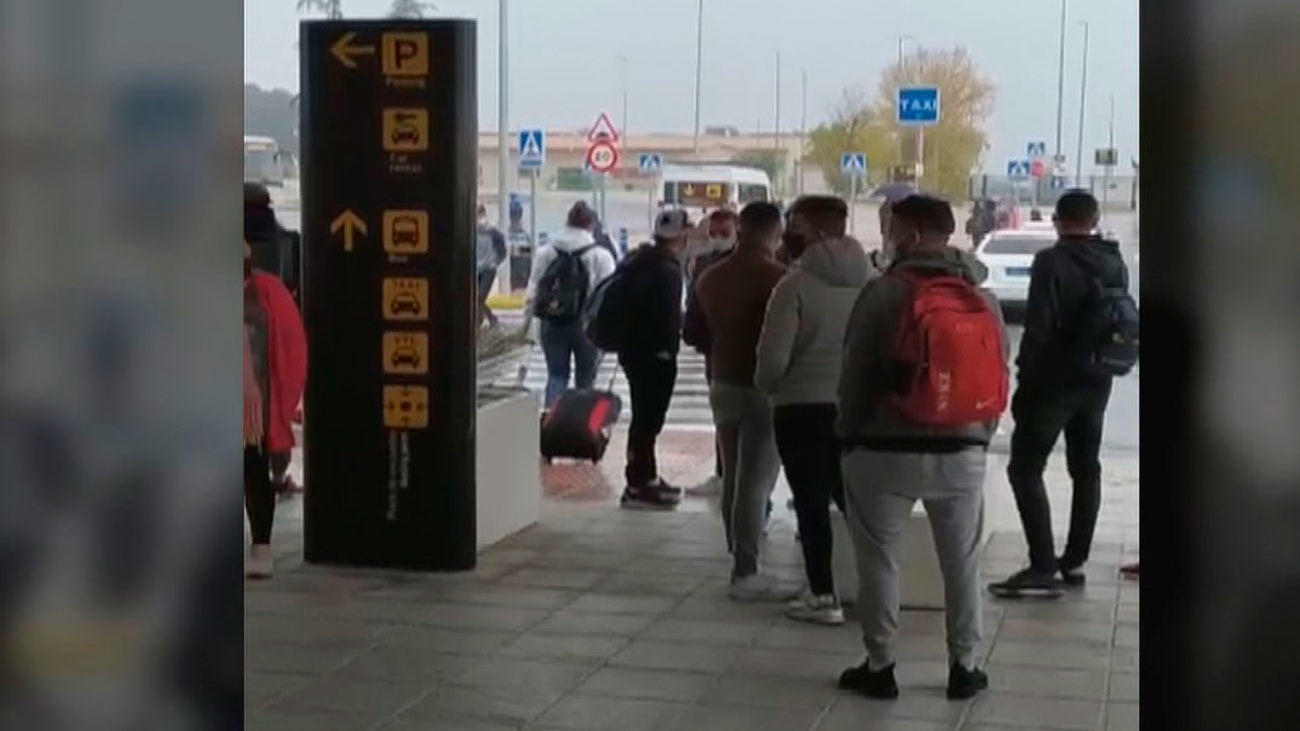 Polémico traslado de 200 inmigrantes de Canarias a Granada