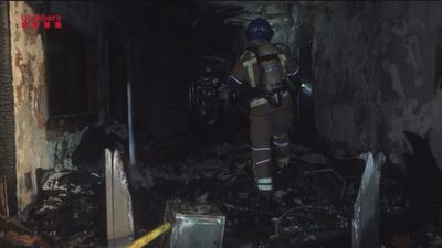 Dos muertos y 20 heridos en el incendio de una nave en Badalona ocupada por inmigrantes