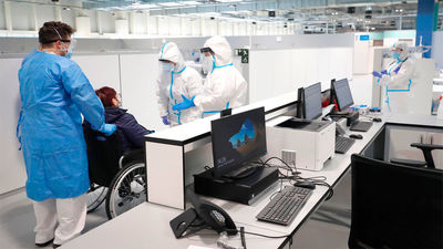 El Hospital Isabel Zendal recibe a sus primeros pacientes procedentes de otros centros