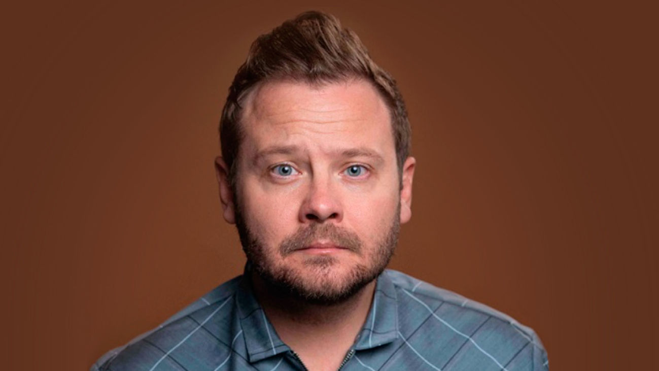 Niko Verona nos presenta 'Estándar', una película que lucha contra la discriminación de la gente distinta