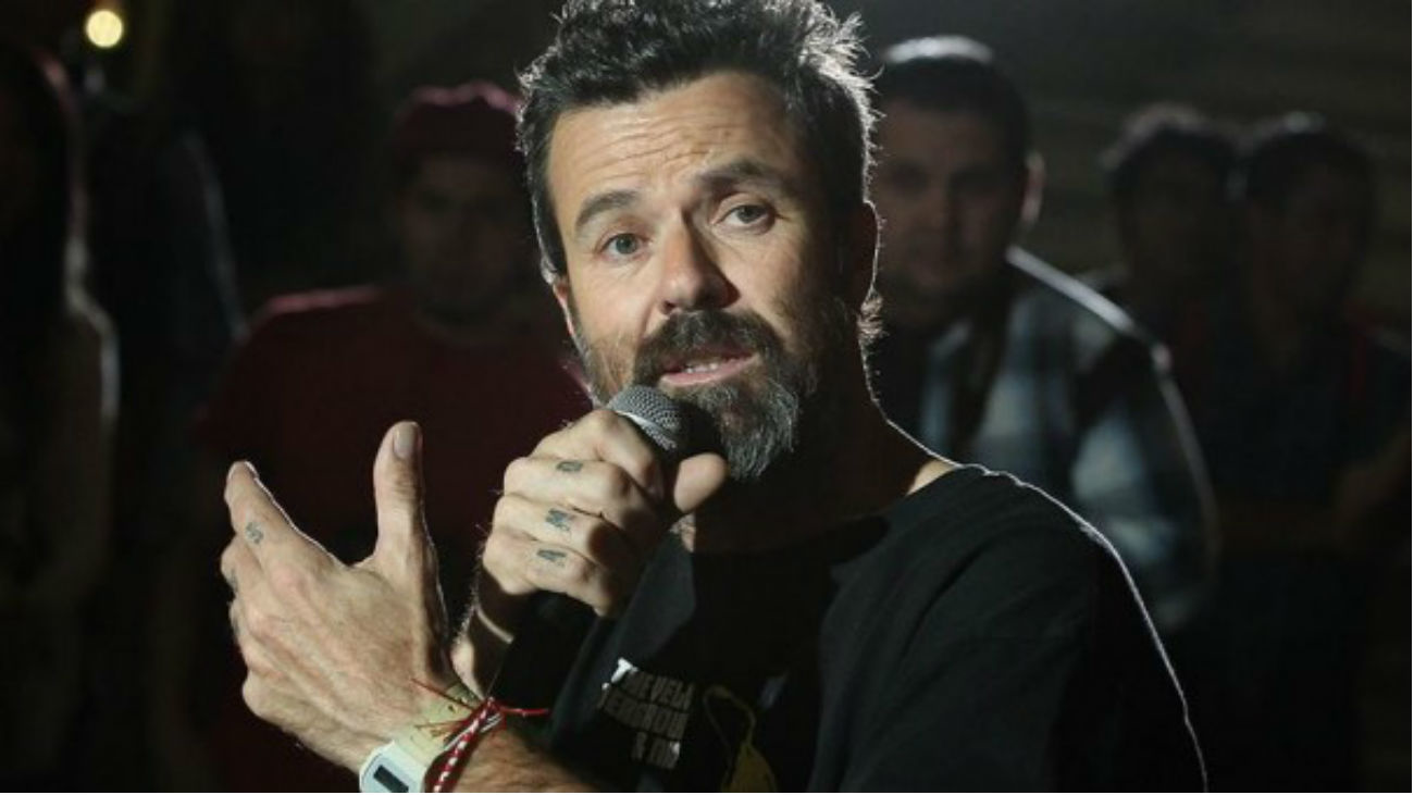 ‘Misteriosamente hoy’, el videoclip póstumo de Pau Donés con imágenes inéditas