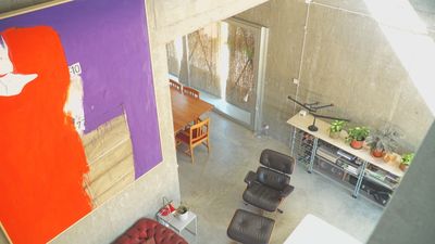 Vivir en una casa de hormigón sin que parezca un lugar 'gris'