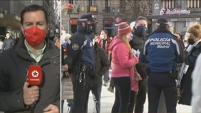 Ambiente tranquilo prenavideño pero con fluidez en las calles del centro de Madrid