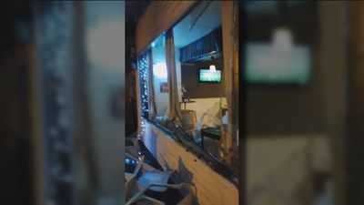 Destrozan un bar en cuestión de minutos, en el Barrio del Pilar