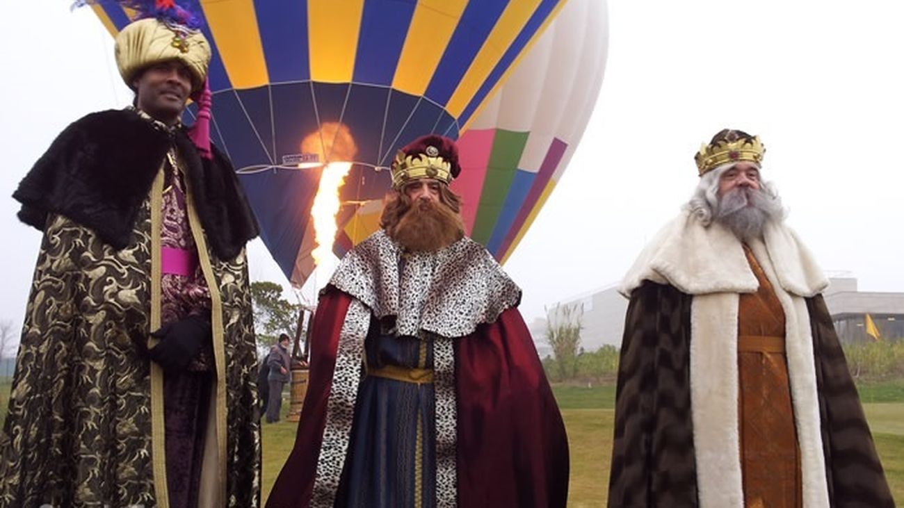 Los Reyes Magos no vienen este año a Las Rozas en camello ...sino en globo