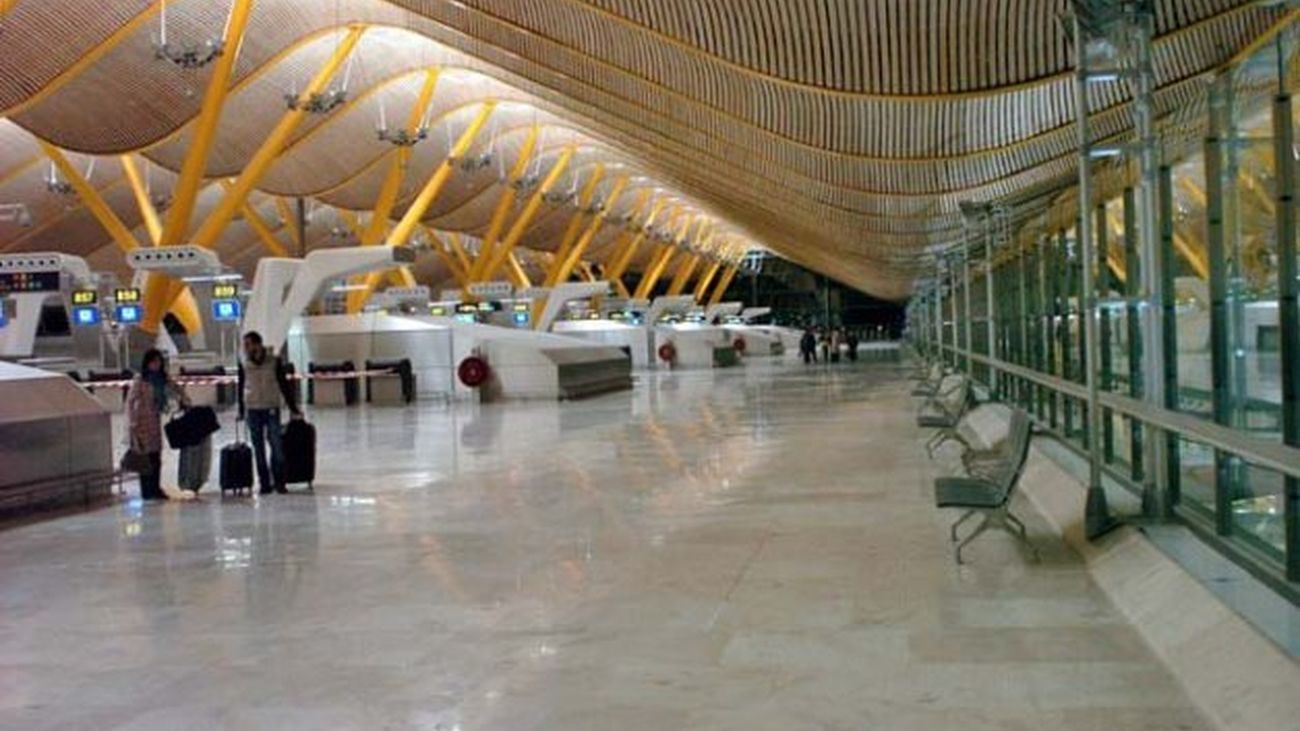 Aspecto de la terminal T-4 del aeropuerto de Barajas este mes de octubre