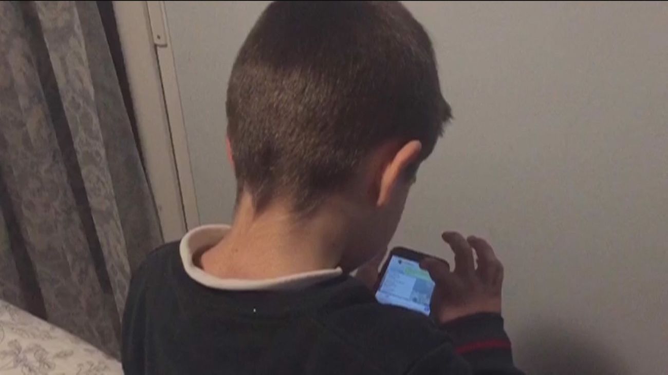 Un niño de 4 años salva la vida de su madre inconsciente al avisar a la familia por whatsapp