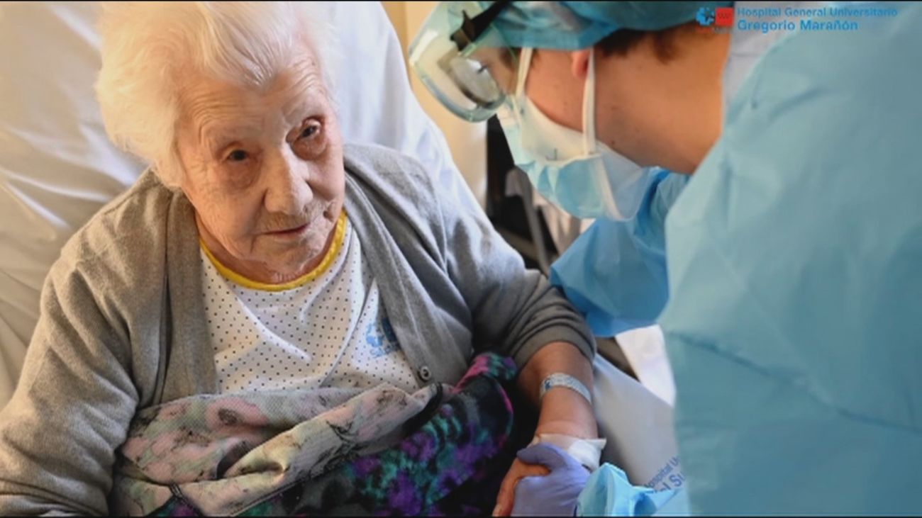 Elena, de 104 años, todo un símbolo en Madrid contra el coronavirus