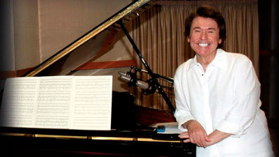 Marina Bernal analiza las claves del éxito de Raphael en 'Soy raphaelista'