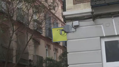 Las cámaras de seguridad llegan a la calle Topete, pero cortan los cables al poco de ser instaladas