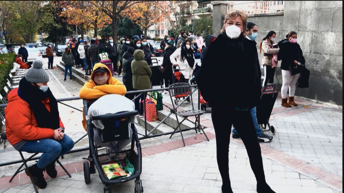 María, exmodelo y expresentadora de televisión, en las colas del hambre: “Nos puede pasar a todos”