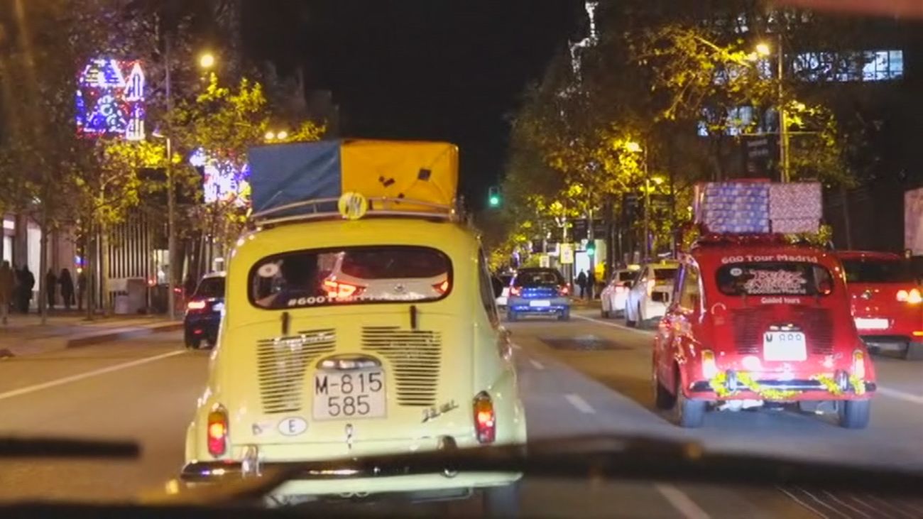 Recorre el encendido navideño a bordo de un Seat 600