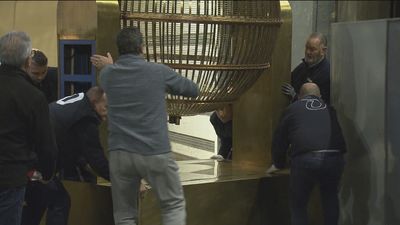Los bombos de la Lotería de Navidad ya están en el Teatro Real