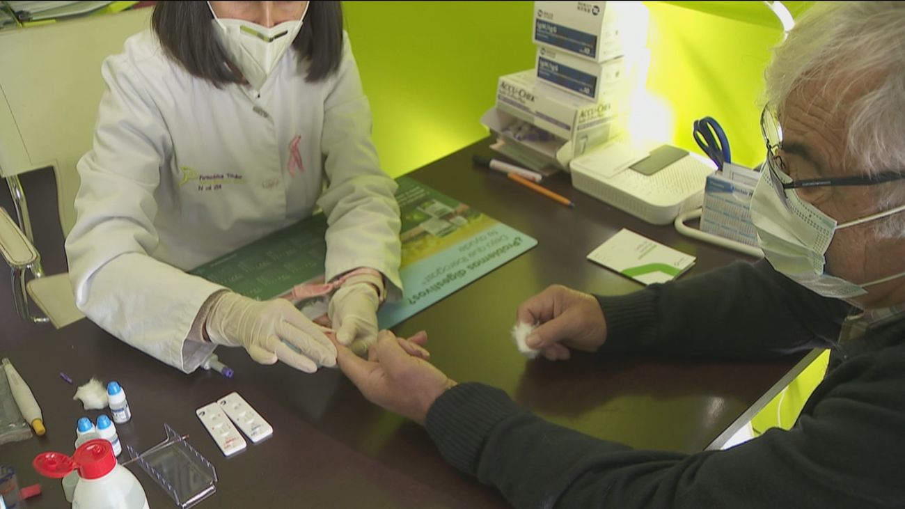 Madrid lamenta que el Gobierno de España les haya hecho "perder el tiempo" para aplicar los test en farmacias