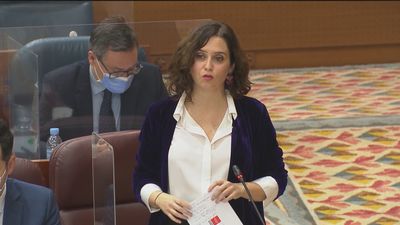 Ayuso vuelve a defender al rey emérito: "Sus problemas con Hacienda ya los ha ido pagando con disculpas"